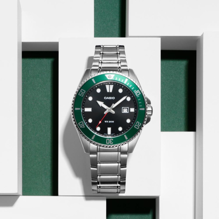 Casio MDV-107D-3AV Duro | Montre Plongée Acier Lunette Verte