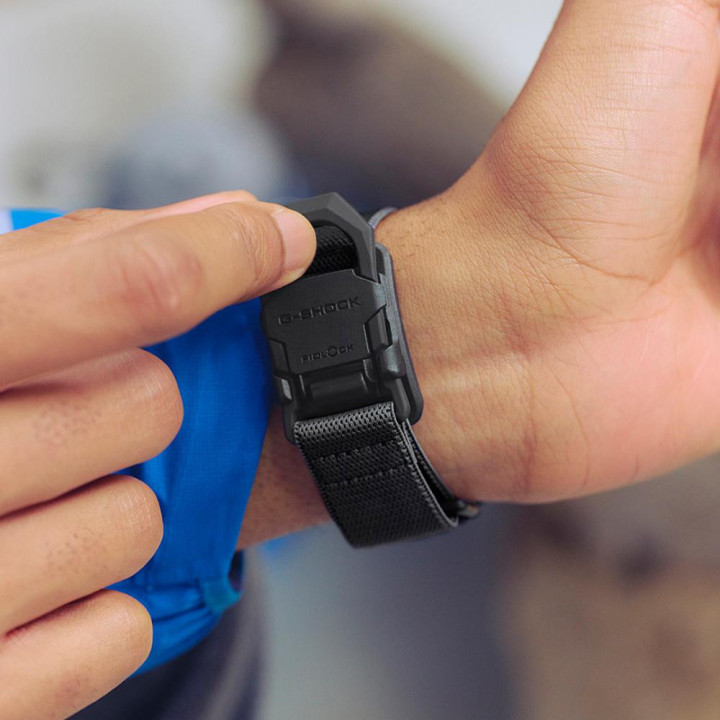 G-SHOCK DW-5600MNC-1 Noir | Bracelet Tissu & Boucle FIDLOCK®