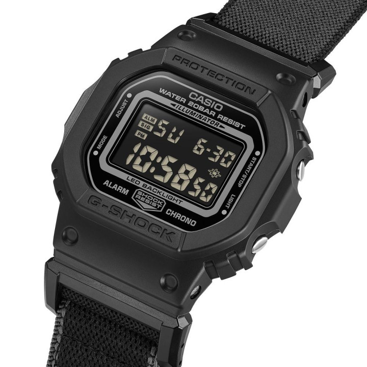 G-SHOCK DW-5600MNC-1 Noir | Bracelet Tissu & Boucle FIDLOCK®