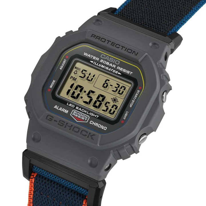 G-SHOCK DW-5600MNC-8A2 Multicolore | Bracelet Tissu & FIDLOCK®