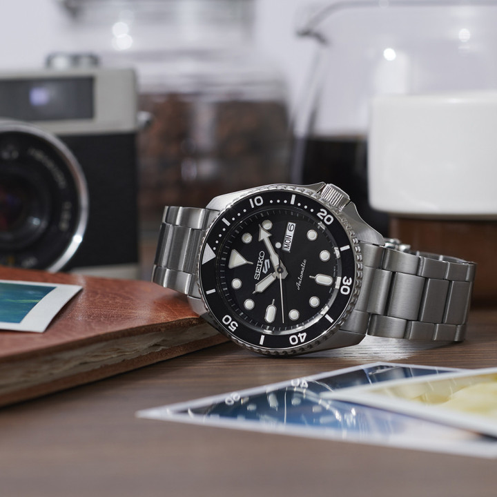 Seiko 5 Sports SRPD55K1 42,5 mm | Montre Automatique Noir Classique