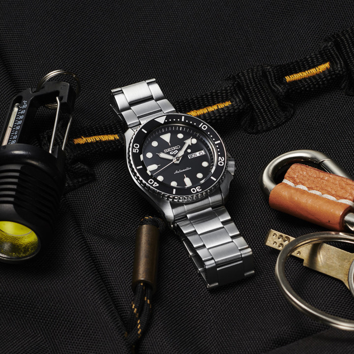 Seiko 5 Sports SRPD55K1 42,5 mm | Montre Automatique Noir Classique